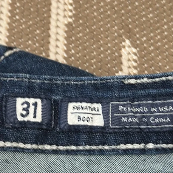 Miss Me Distressed Signature Boot Jean JM1232B Size 31 Inseam 34 Color MK 323 - Picture 4 of 17